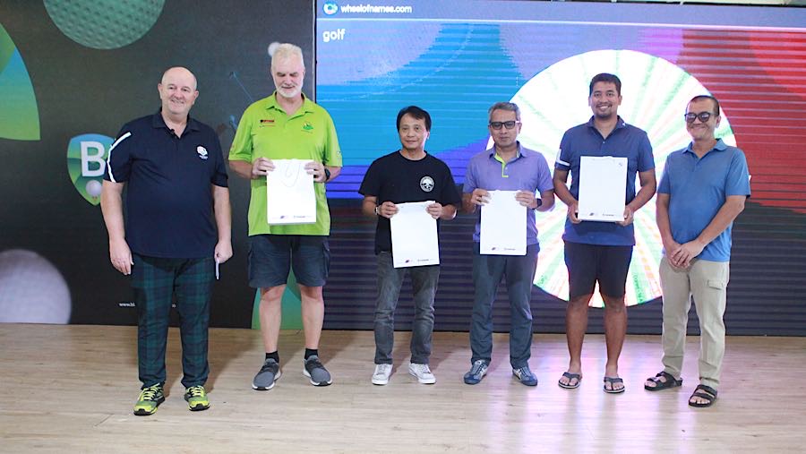 BMW Eurokars Indonesia turun berpartisipasi dalam memberikan hadiah doorprize. (Bloomberg Technoz/Andre)