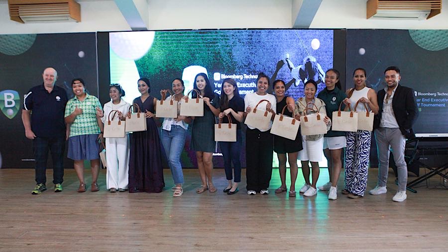 Para ladie golf juga mendapatkan produk dari Carla. (Bloomberg Technoz/Andre)