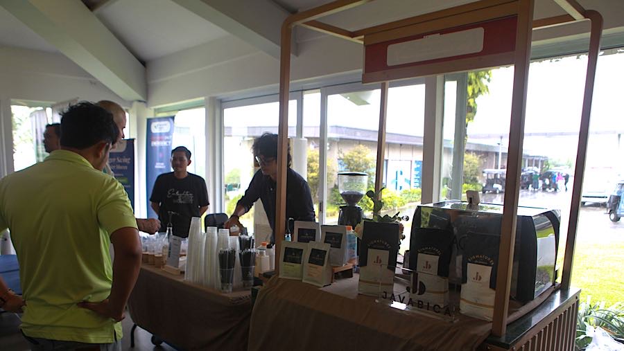 Selain menu makanan yang disajikan, peserta juga dapat menikmati kopi dari Javabica. (Bloomberg Technoz/Andre)