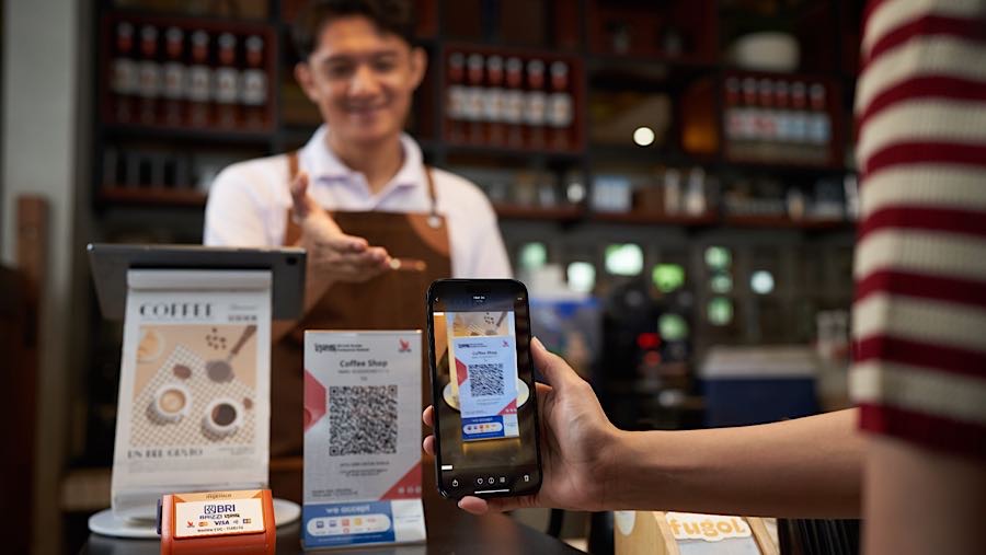 Pada periode Nataru ini, layanan BRI didukung oleh 19.657 jaringan ATM dan CRM, 284.670 mesin EDC merchant, serta QRIS BRI. (dok. BRI)