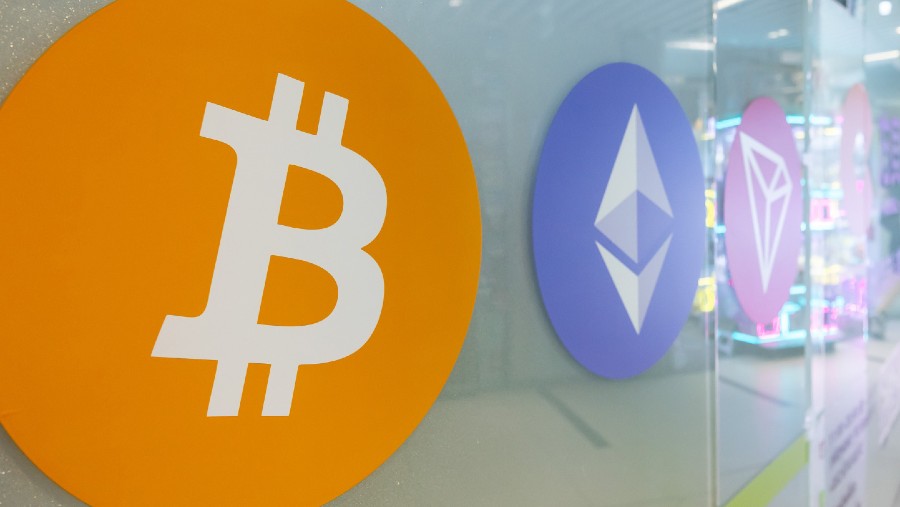 Ilustrasi aset kripto yang semakin diadopsi di berbagai negara dunia. Bloomberg