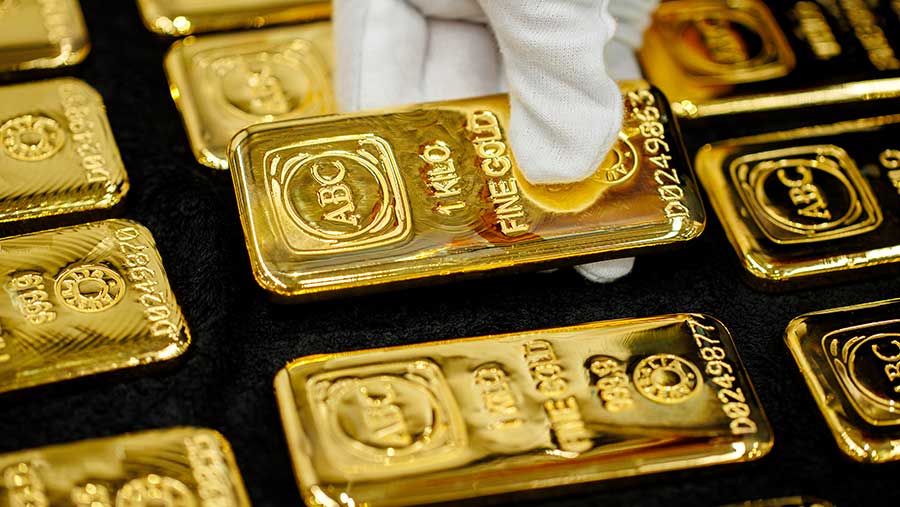 Harga Emas Melampaui $4.500 dalam Reli Bersejarah untuk Logam Mulia (Bloomberg)