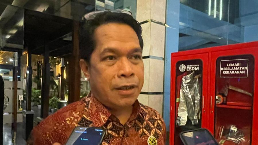 Dirjen Migas ESDM Laode Sulaeman di kantor Kementerian ESDM, Rabu (24/12/2025). Foto: Azura Yumna/Bloomberg Technoz