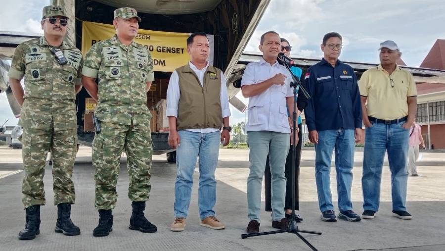Menteri ESDM Bahlil Lahadalia di Bandara Udara Halim Perdanakusumah, Sabtu (27/12/2025).