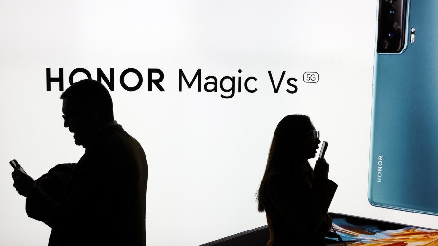 Iklan smartphone Honor Device di Mobile World Congress, Barcelona tahun 2023.Angel Garcia/Bloomberg