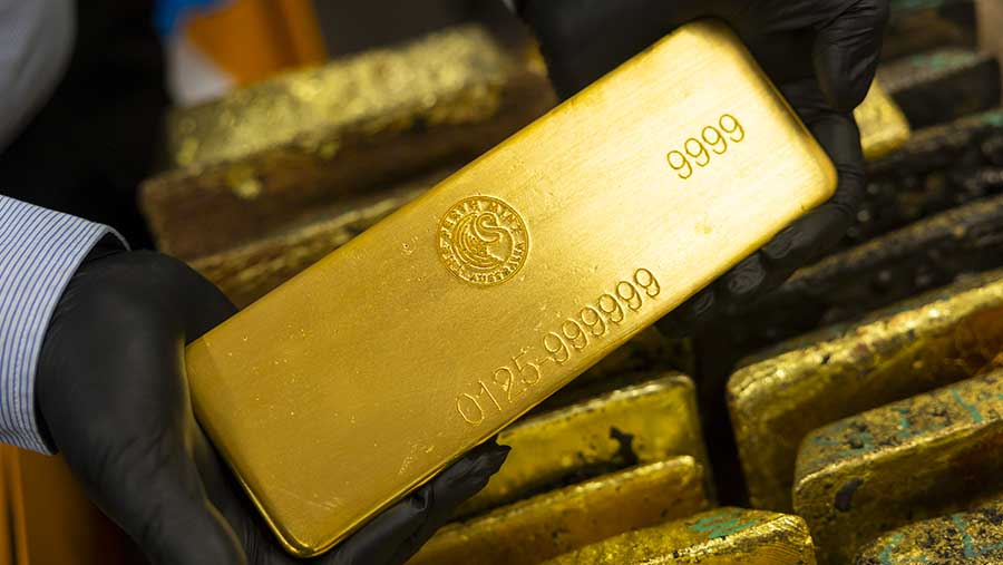 Emas dan Perak Terpuruk di Akhir Tahun Terbaik Sejak 1970-an (Bloomberg)