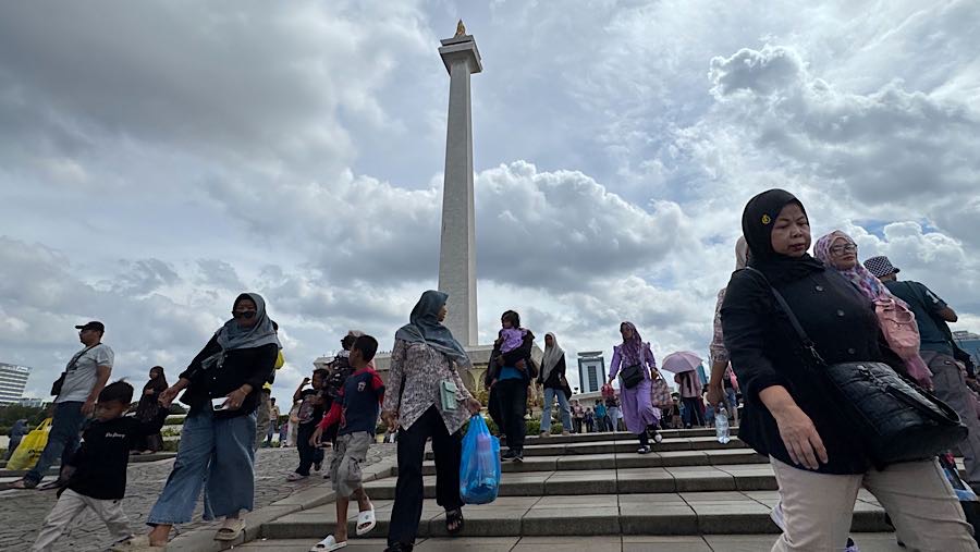 Selain dapat mengunjungi museum di Monas pengunjung dapat melihat pemandangan Jakarta. (Bloomberg Technoz/Andrean Kristianto)