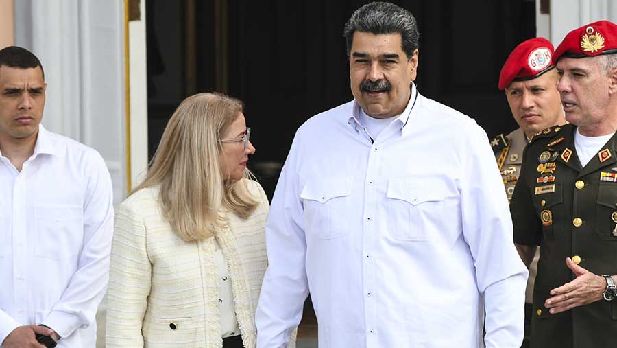 Presiden Venezuela Nicolas Maduro dan istri Cilia Flores (Carlos Becerra/Bloomberg)