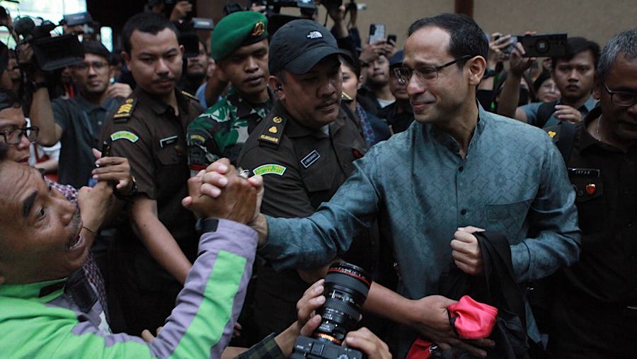 Mantan Mendikbudristek Nadiem Makarim bersiap menjalani sidang dakwaan di Pengadilan Tipikor, Senin (5/1/2026). (Bloomberg Technoz/Andrean Kristianto)
