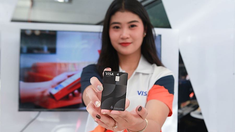 Melalui jaringan internasional Visa, pemegang kartu dapat menikmati kemudahan pembayaran lintas negara. (Bloomberg Technoz/Andrean Kristianto)