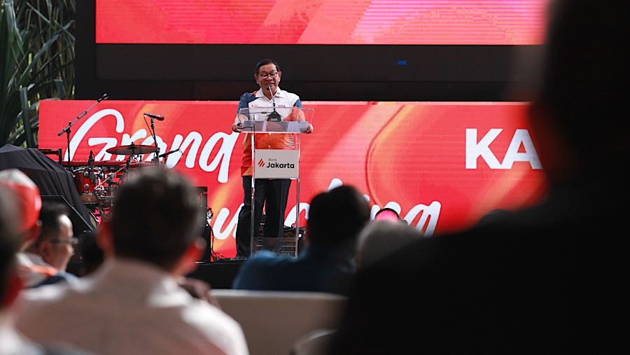 Gubernur DKI Jakarta, Pramono Anung saat peluncuran kartu debit Visa Bank Jakarta di Jakarta, Senin (5/1/2026). (Bloomberg Technoz/Andrean Kristianto)