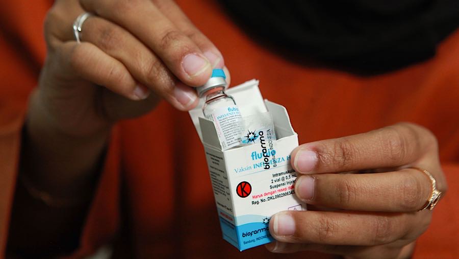 Mereka mencari vaksinasi influenza sebagai pencegahan terhadap kasus super flu. (Bloomberg Technoz/Andrean Kristianto)