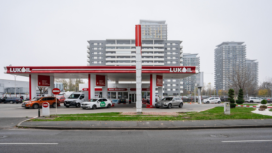 Aset SPBU perusahaan migas Rusia Lukoil PJSC. (Ioana Moldovan/Bloomberg)