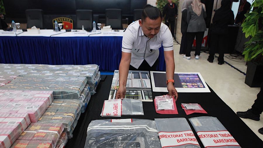 Penanganan perkara tersebut juga diikuti dengan penutupan 21 situs judol. (Bloomberg Technoz/Andrean Kristianto)