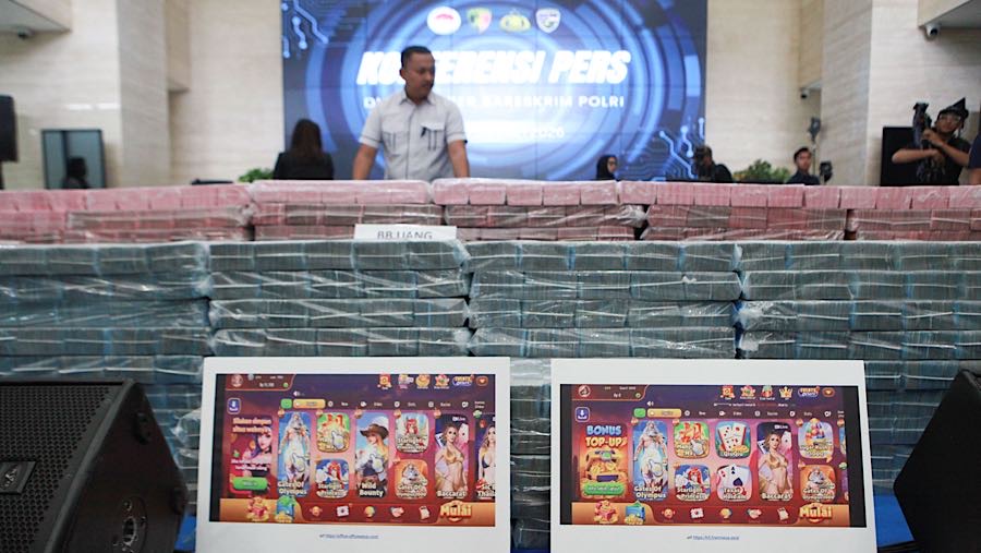Pengungkapan perkara ini disertai penyitaan uang dan aset dengan nilai keseluruhan mencapai Rp96,7 miliar. (Bloomberg Technoz/Andrean Kristianto)