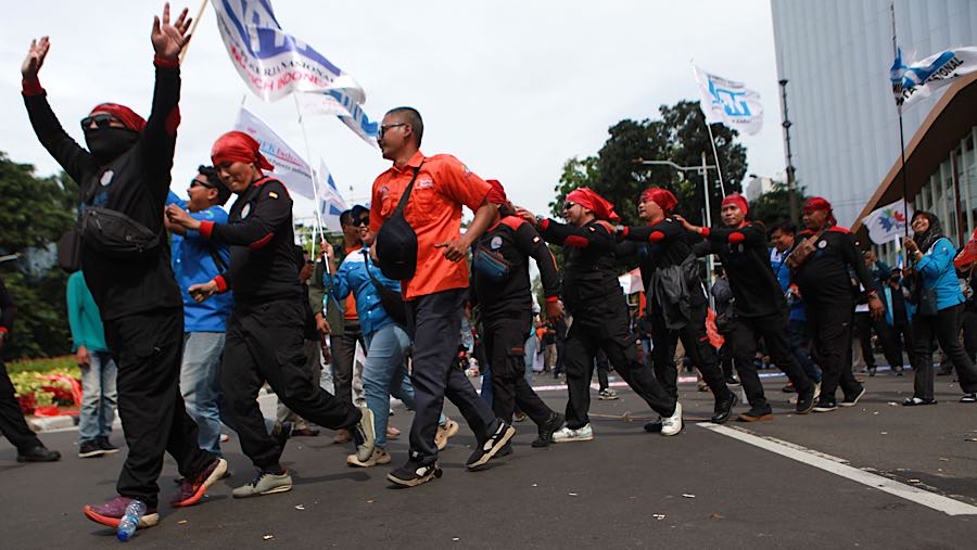Sebelumnya, Iqbal menyebut sebanyak 5.000 buruh akan konvoi hingga 10.000 sepeda motor di Istana Negara. (Bloomberg Technoz/Andrean Kristianto)