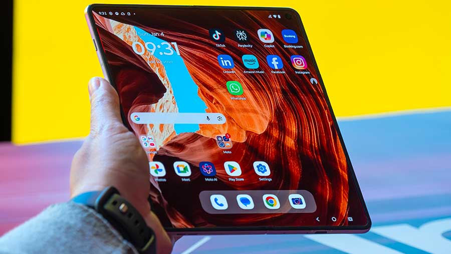 Motorola Meluncurkan Konsep AI Lipat (Bloomberg)