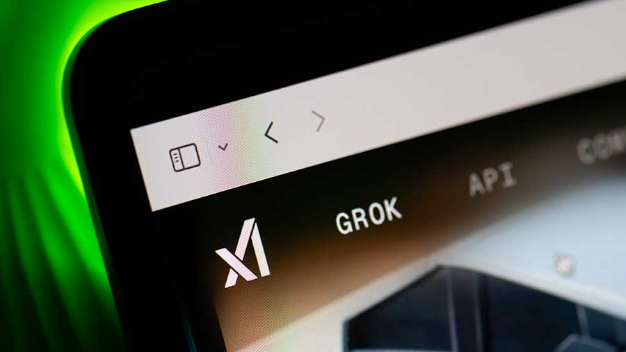 AI Grok milik Musk menghasilkan ribuan gambar tanpa busana per jam di X. (Bloomberg)