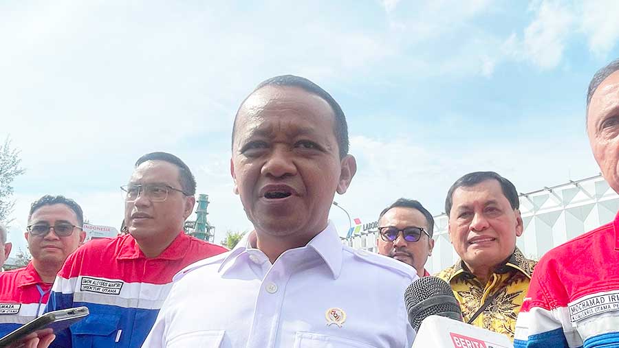 Bahlil di RDMP Balikpapan (12/01/2026). (Bloomberg Technoz/Azura Yumna)