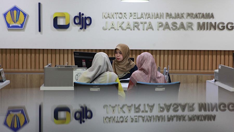 Dari jumlah tersebut, mayoritas berasal dari wajib pajak orang pribadi karyawan. (Bloomberg Technoz/Andrean Kristianto)