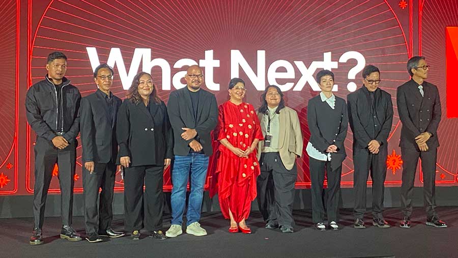 Vice President Content Netflix Southeast Asia, Malobika Banerji (baju merah), di Kota Kasablanka, Jakarta, Kamis (15/1). (Bloomberg Technoz/Dinda D)