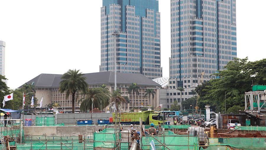 Fase 2A MRT Jakarta dibangun dengan biaya sekitar Rp25,3 triliun melalui dana pinjaman kerja sama antara Pemerintah Indonesia dan Jepang. 