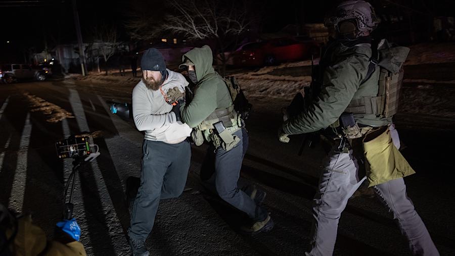 Penembakan itu segera memicu bentrokan luas. (Victor J. Blue/Bloomberg)