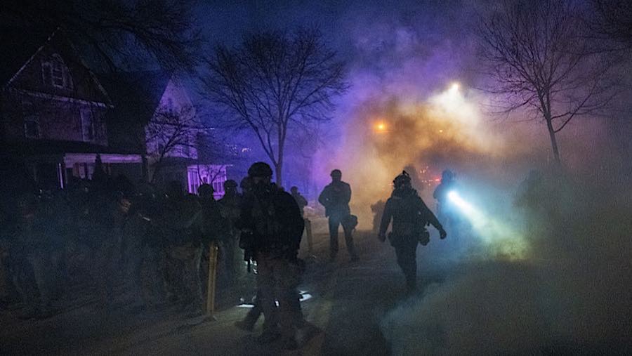 Ketegangan antara warga dan aparat federal AS kembali memuncak di Minneapolis, setelah seorang pria asal Venezuela ditembak (Victor J. Blue/Bloomberg)