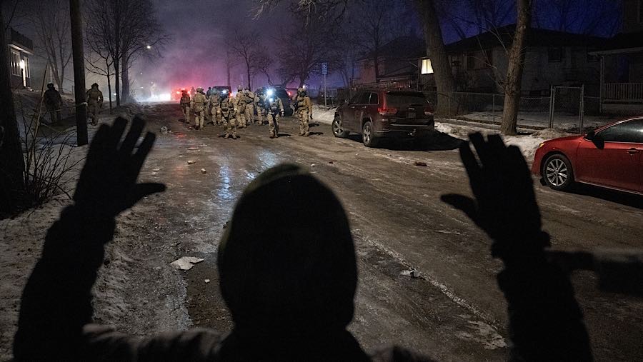 Kepala Kepolisian Minneapolis mengatakan warga di sekitar lokasi penembakan telah melakukan tindakan melanggar hukum. (Victor J. Blue/Bloomberg)