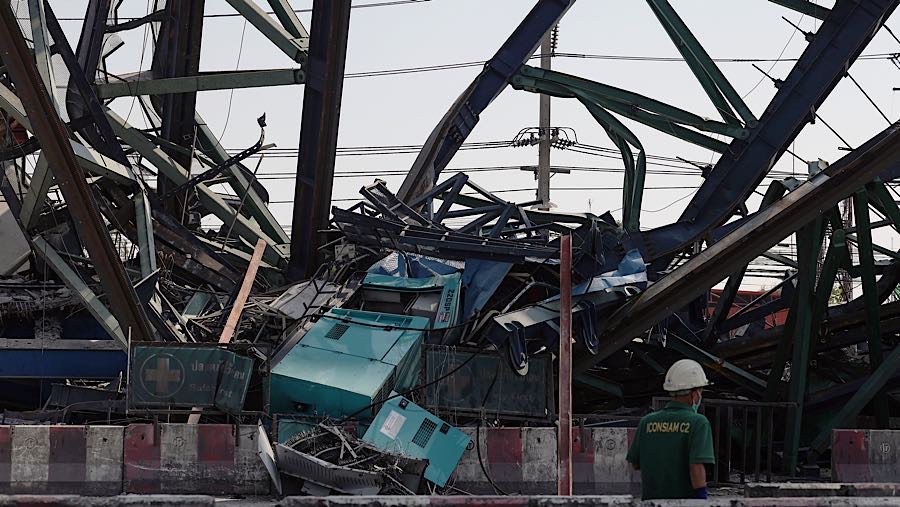 Insiden ini terjadi sehari setelah kecelakaan serupa pada crane yang digunakan untuk proyek kereta cepat. (Valeria Mongelli/Bloomberg)