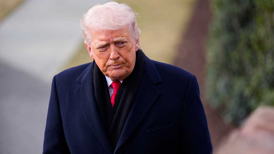 Kontrak Berjangka Saham Turun karena Tarif Eropa yang Diberlakukan Trump Membebani Sentimen (Bloomberg)