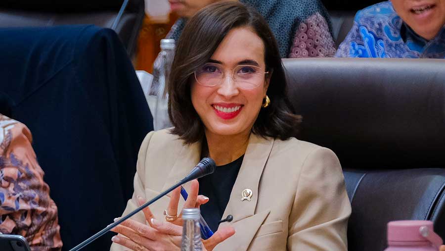 Menteri Pariwisata Widiyanti Putri Wardhana dalam rapat kerja dengan Komisi VII DPR RI. (Sumber: Dok. Kemenpar)