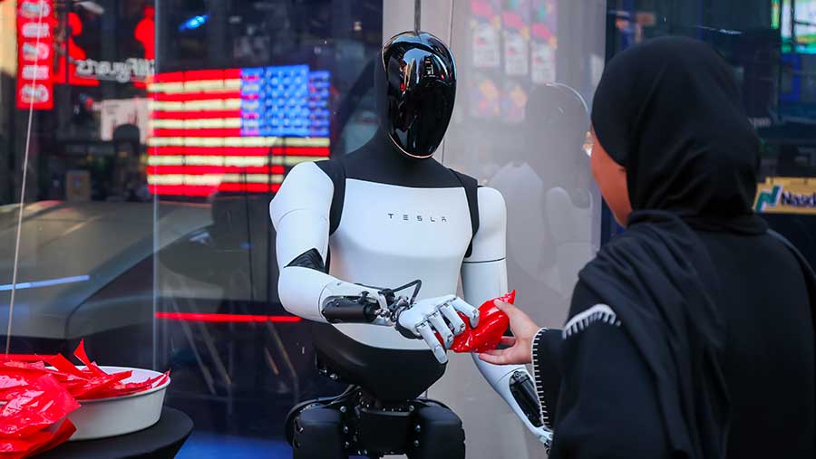 Tesla Akan Menjual Robot Optimus ke Publik Tahun Depan (Bloomberg)