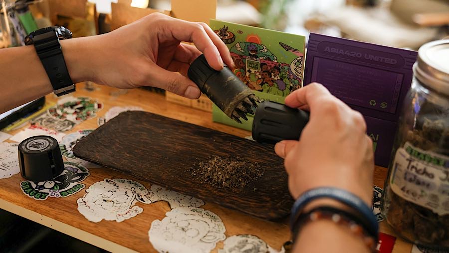 kebijakan tersebut justru memicu peningkatan penggunaan ganja untuk rekreasi, yang meluas hingga ke kalangan anak-anak.(Valeria Mongelli/Bloomberg)