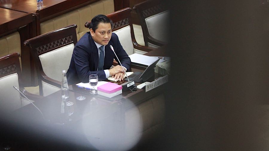 Calon Deputi Gubernur BI Thomas Djiwandono mengikuti uji kelayakan dan kepatutan di Kompleks Parlemen, Senin (26/1/2026). (Bloomberg Technoz/Andrean)