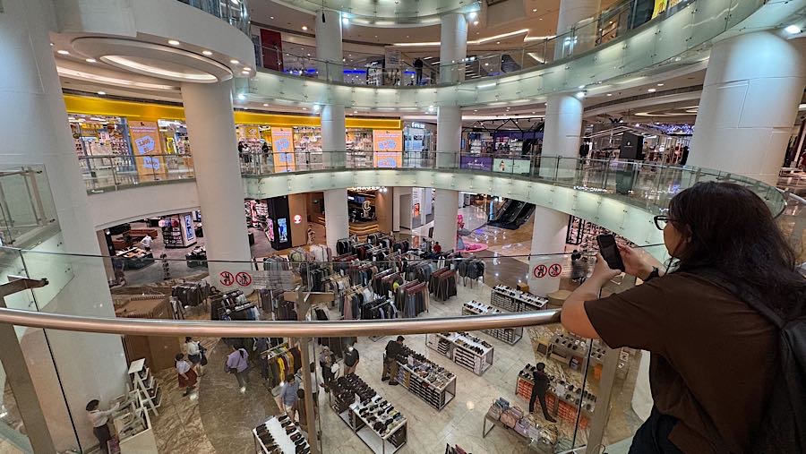 Berdasarkan jenisnya, nilai investasi langsung domestik mendominasi total investasi dibanding investasi langsung asing. (Bloomberg Technoz/Andrean)