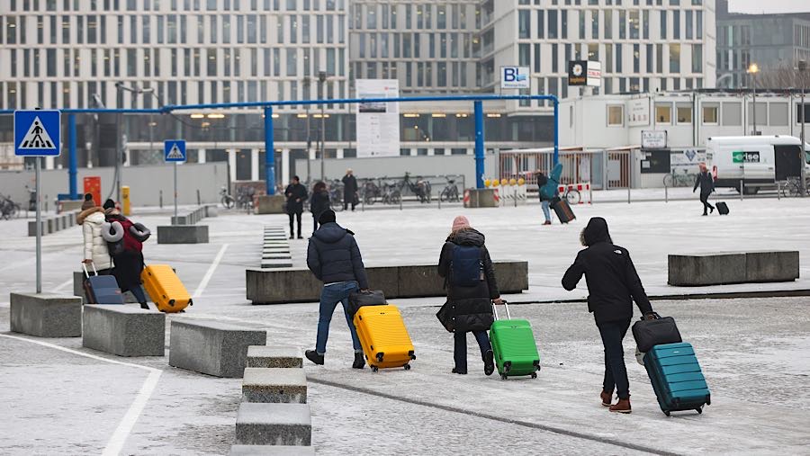 Badai musim dingin kedua diperkirakan akan melanda Eropa utara. (Krisztian Bocsi/Bloomberg)