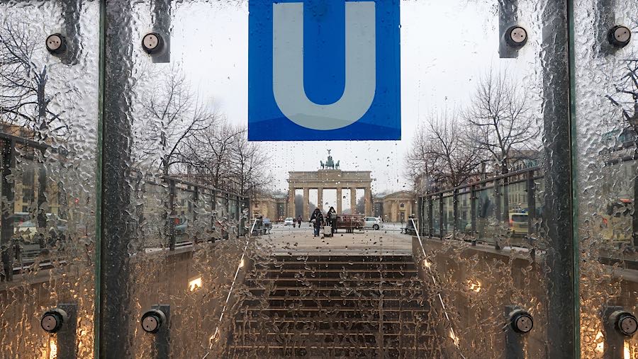 Badai Chandra diperkirakan akan bergerak ke Eropa barat laut pada Senin malam dan Selasa pagi. (Krisztian Bocsi/Bloomberg)