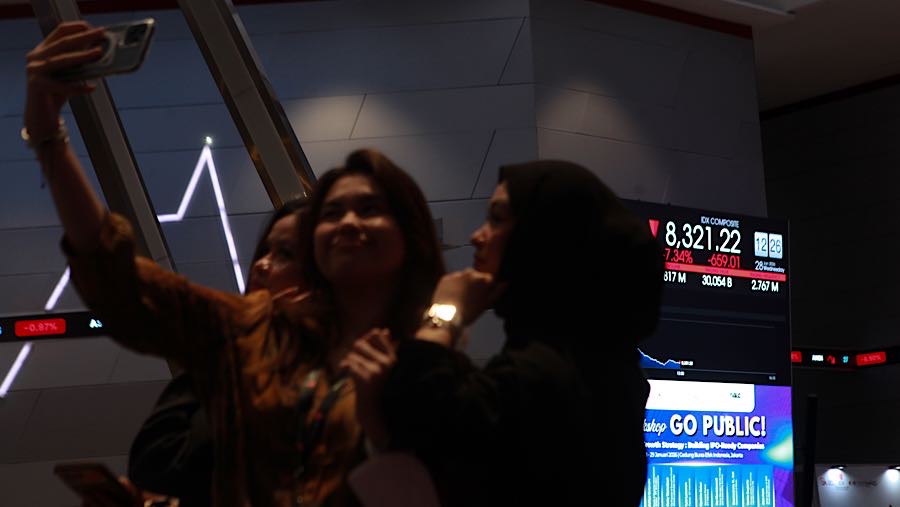 Rentang perdagangan terjadi pada area level 8.596 sampai dengan terlemahnya menyentuh 8.269. (Bloomberg Technoz/Andrean Kristianto)