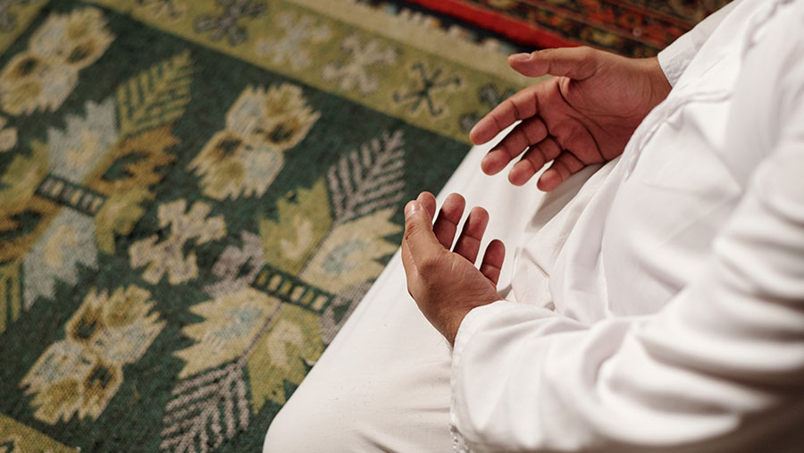 Ilustrasi ⁠Dzikir dan Doa Setelah Sholat Tahajud (Envato)