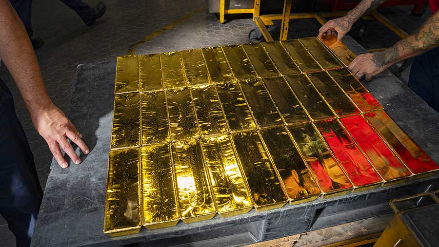 Tether mengguncang pasar emas dengan penimbunan logam yang sangat besar (Bloomberg)