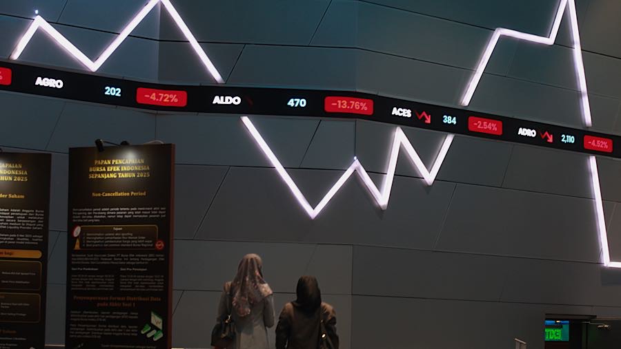 Perdagangan saham lantas dibekukan sementara (trading halt) selama dua hari beruntun.  (Bloomberg Technoz/Andrean Kristianto)