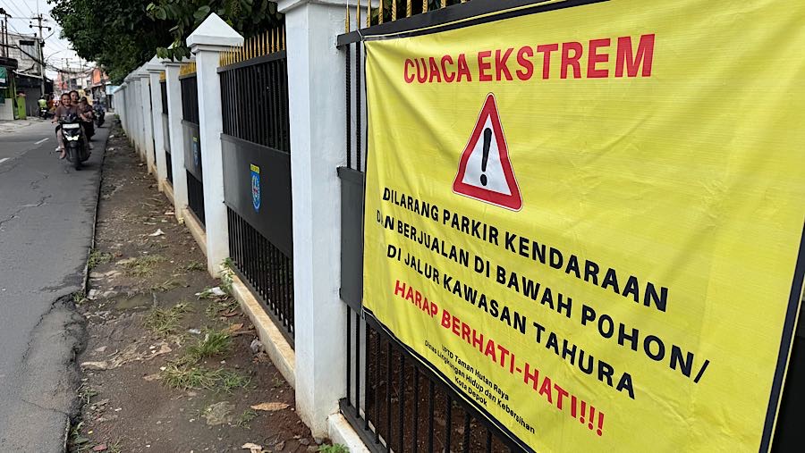 Badan Penanggulangan Bencana Daerah (BPBD) DKI Jakarta mengeluarkan peringatan dini potensi cuaca ekstrem. (Bloomberg Technoz/Andrean Kristianto)