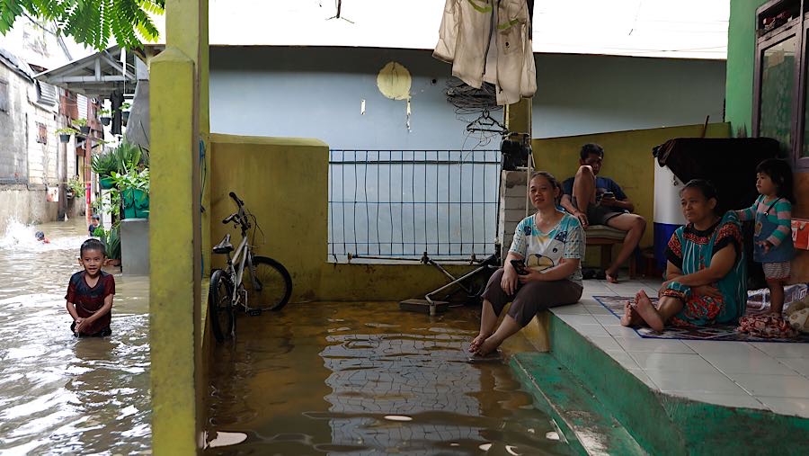 Perpanjangan kebijakan tersebut dilakukan untuk meminimalkan risiko dampak cuaca ekstrem seperti banjir. (Bloomberg Technoz/Andrean Kristianto)