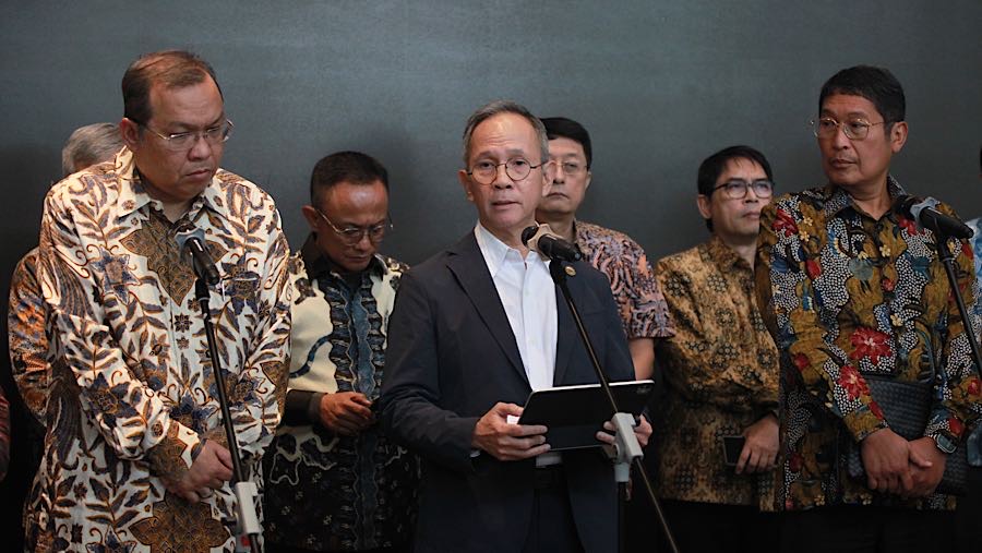 Ki-ka: mam Rachman, Mahendra Siregar dan Inarno Djajadi di Bursa Efek Indonesia, Jakarta, Kamis (29/1/2026). (Bloomberg Technoz/Andrean Kristianto)
