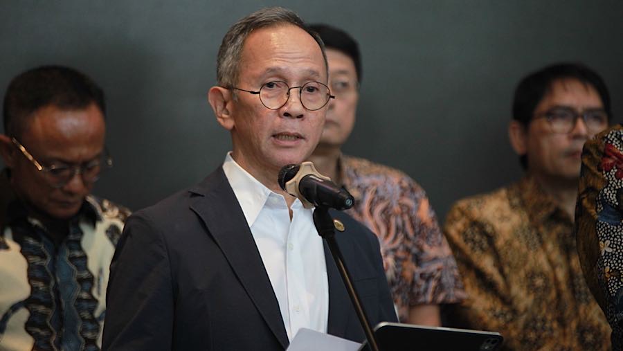 Ketua DK OJK Mahendra Siregar di Bursa Efek Indonesia, Jakarta, Kamis (29/1/2026). (Bloomberg Technoz/Andrean Kristianto)