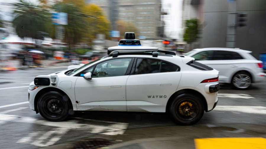 Waymo, unit kendaraan otonom milik Alphabet Inc. yang juga merupakan induk dari Google. Bloomberg