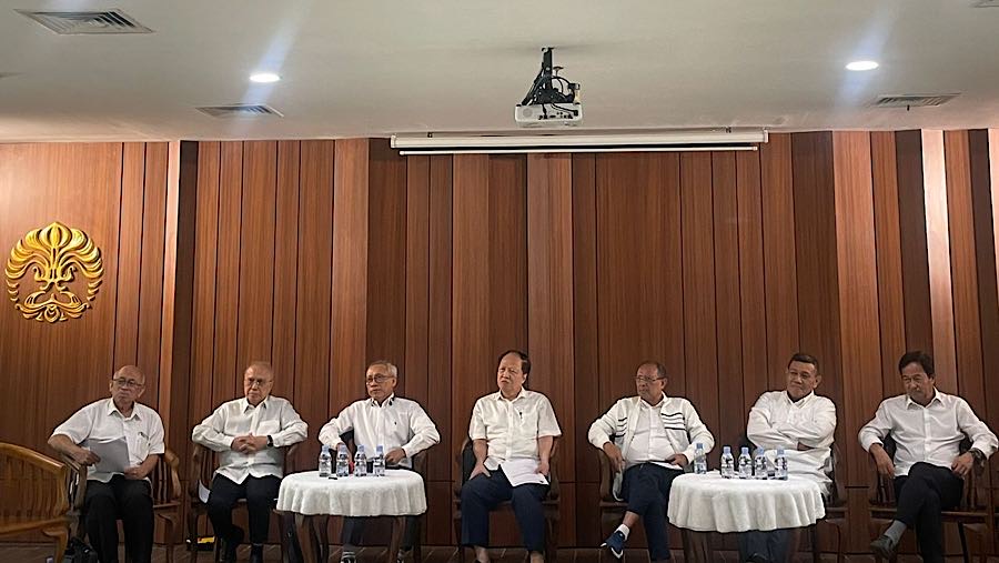 Jumpa pers Majelis Guru Besar Kedokteran Indonesia (MGBKI) di Salemba UI, Jakarta, Selasa (3/2/2026). (Bloomberg Technoz/Dinda Decemberia)