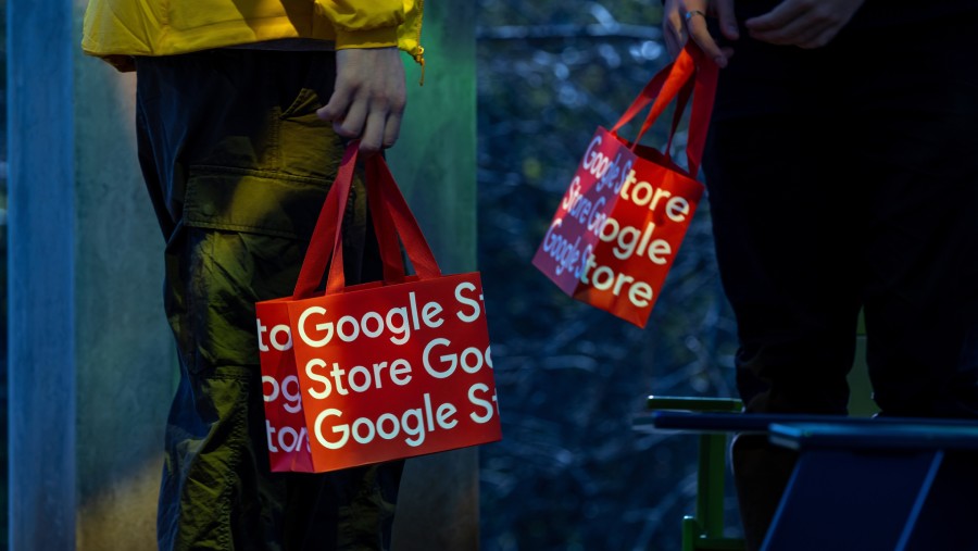 Tas bertuliskan Google Search di kantor pusat Google di Mountain View, California, AS. David Paul Morris/Bloomberg