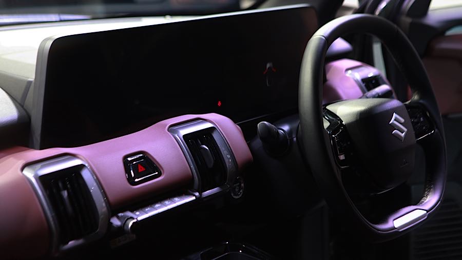 Kabin pengemudi pada Suzuki e Vitara saat gelaran IIMS 2026 di JIExpo, Jakarta, Kamis (5/2/2026). (Bloomberg Technoz/Andrean Kristianto)